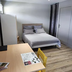 Des Marches De Bretagne Apartment