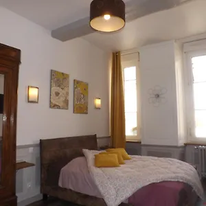 D'hotes Lariboisiere Bed & Breakfast